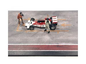 Alternative view of "Race Day" Diecast Figure Set for 1/43 Scale Models by American Diorama