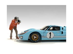 1/18 Scale Race Day III Figurine by American Diorama